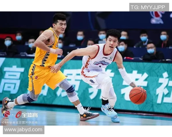 杭州篮球队在精英赛中以68分稳居积分榜首位，展现强劲实力