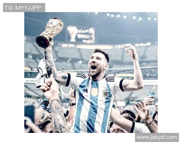 足球传奇人物的辉煌历程与时代印记：从贝利到梅西的传奇之路